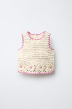 CROCHET KNIT TOP WITH FLOWERS