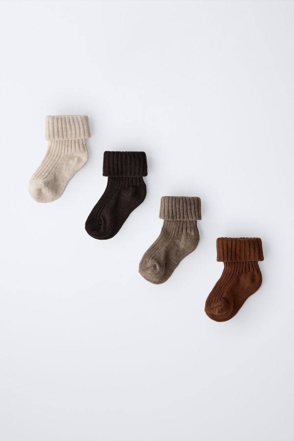 FOUR-PACK OF COLORED SOCKS IN A BOX