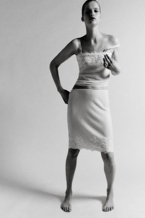 EMBROIDERED LACE KNIT TOP