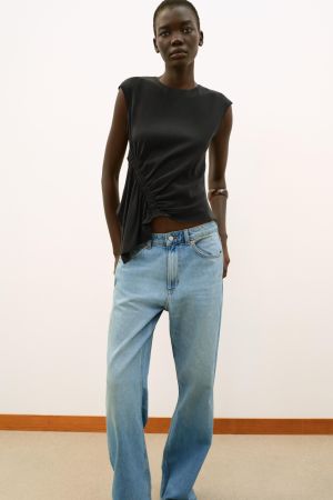 SLEEVELESS RUCHED TOP