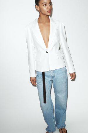 TAILORED BLAZER WITH PRONOUNCED SHOULDERS