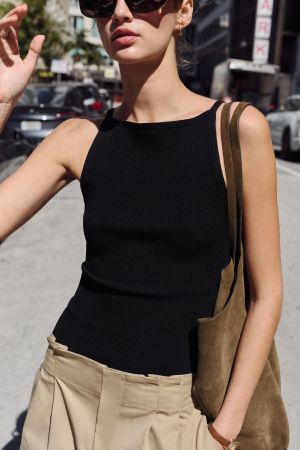 RIBBED KNIT HALTER TOP