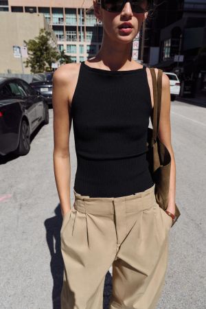 RIBBED KNIT HALTER TOP