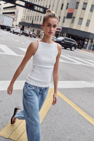 RIBBED KNIT HALTER TOP