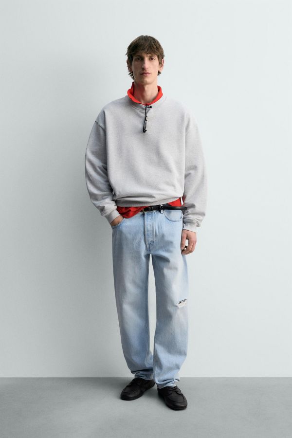 RIPPED STRAIGHT FIT JEANS