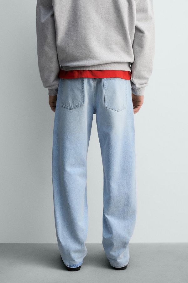 RIPPED STRAIGHT FIT JEANS