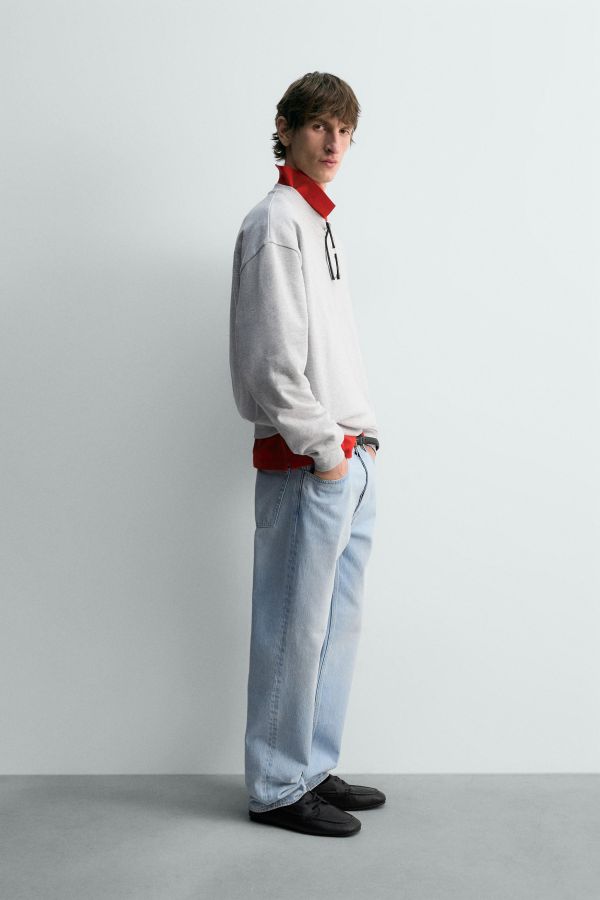 RIPPED STRAIGHT FIT JEANS