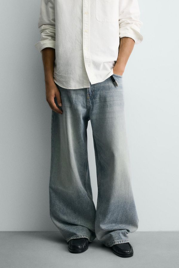 RIPPED BAGGY FIT JEANS