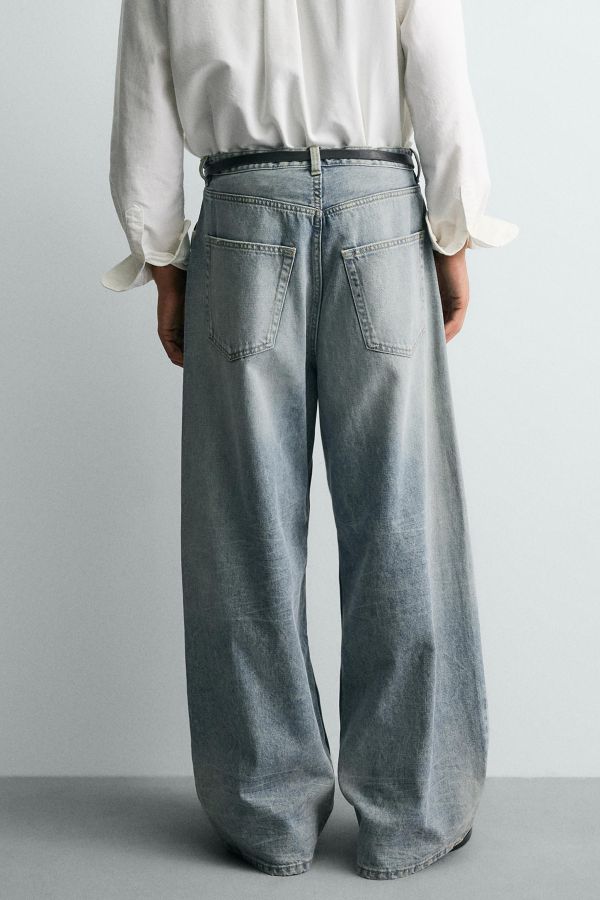 RIPPED BAGGY FIT JEANS