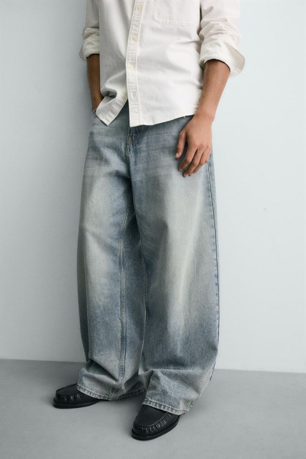 RIPPED BAGGY FIT JEANS