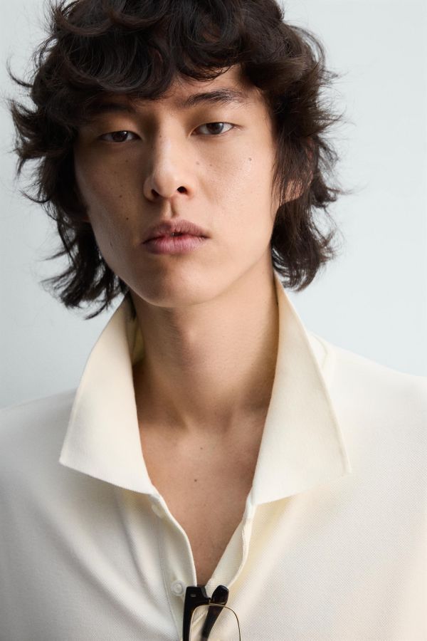 REGULAR FIT TEXTURED PIQUÉ POLO