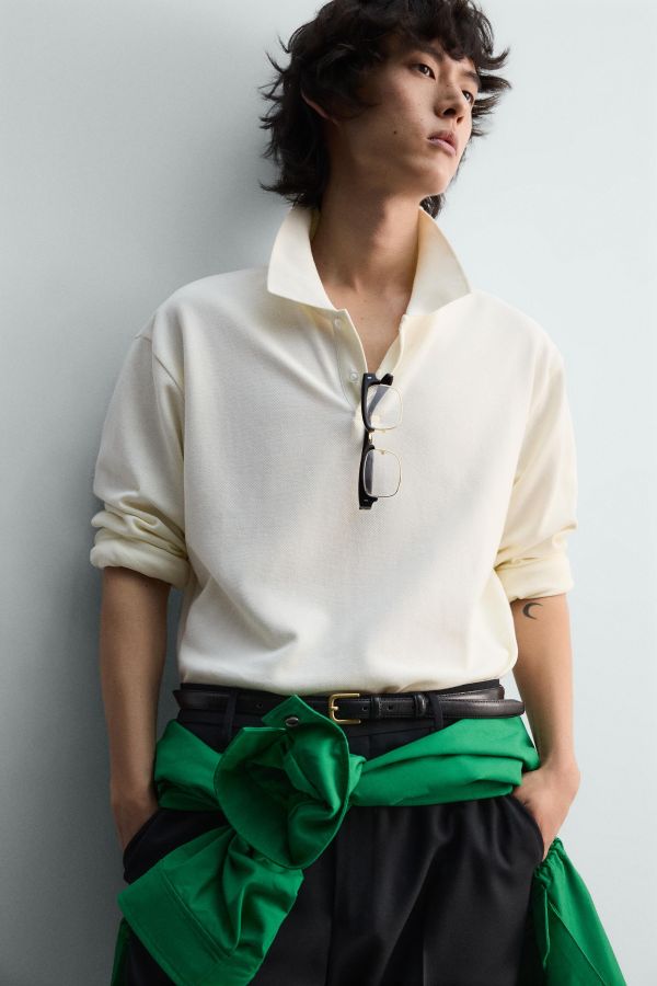 REGULAR FIT TEXTURED PIQUÉ POLO