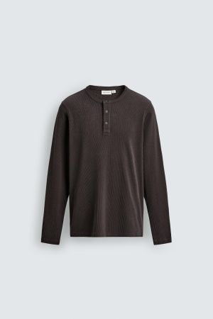 RIBBED HENLEY COLLAR T-SHIRT