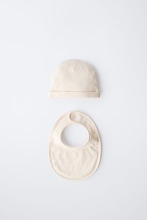 HAT AND BIB PACK WITH TEXTURED WEAVE