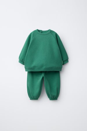 BASIC SWEATSHIRT AND JOGGER PANTS SET