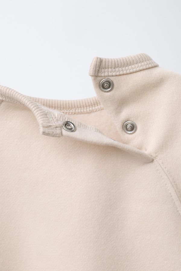 SWEATSHIRT AND JOGGER SET WITH BRUSHED INTERIOR