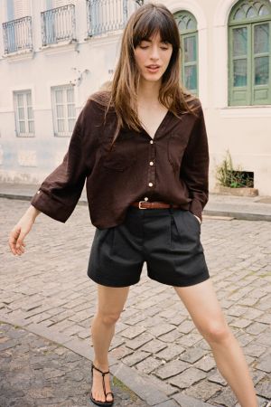 HIGH-WAISTED SHORTS WITH BELT