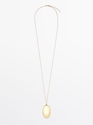 Necklace with metal piece