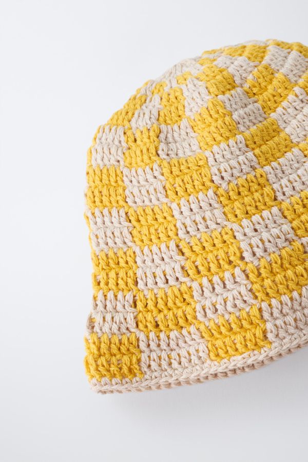 CROCHET CHECKERBOARD BUCKET HAT