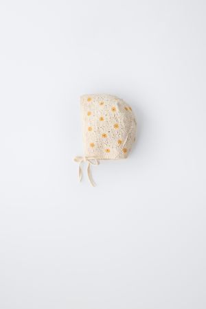 CROCHET DAISY BONNET