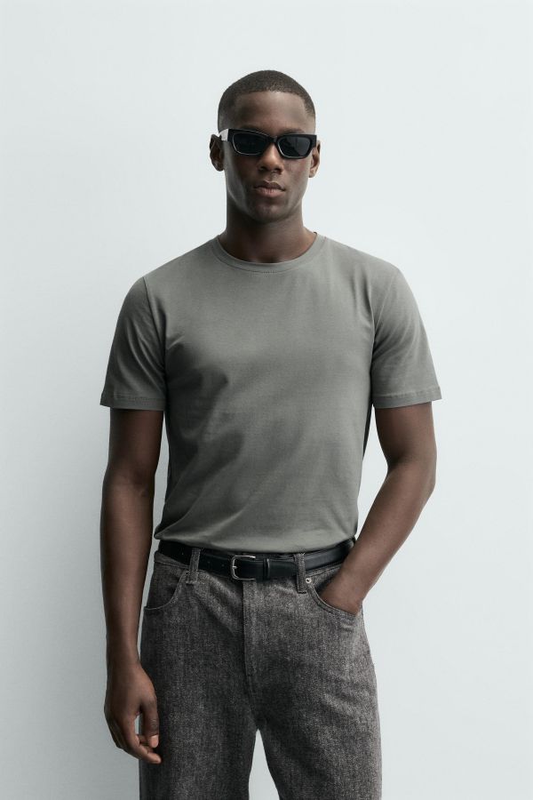 BASIC SLIM FIT T-SHIRT