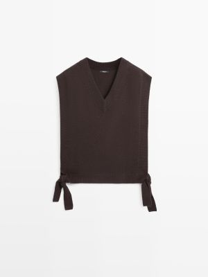 V-neck bib with tie details