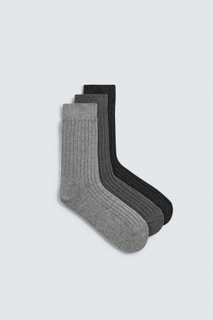 THREE-PACK OF RIBBED SOCKS