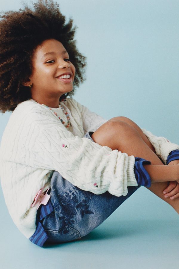 EMBROIDERED RIPPED DENIM SHORTS