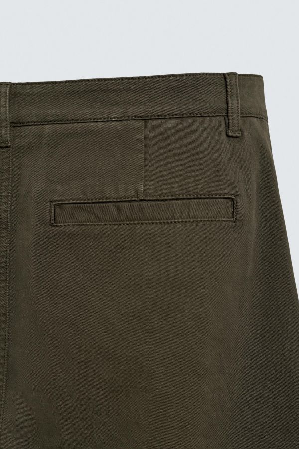 PLEATED CHINO PANTS