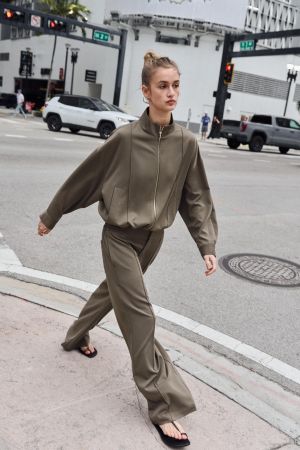 PIN TUCK STRAIGHT LEG PANTS