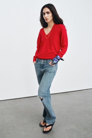 100% EXTRASOFT WOOL V-NECK JUMPER