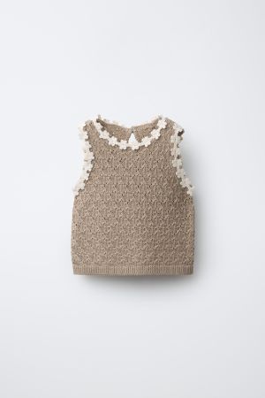 CROCHETED FLOWER KNIT TOP
