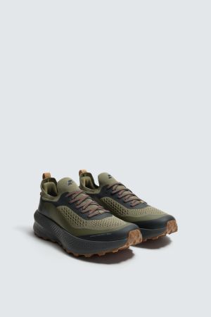 TRAIL RUNNING SNEAKERS