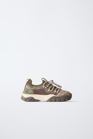 SOCK-STYLE ATHLETIC SNEAKERS