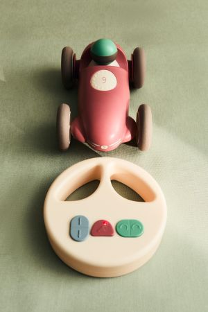 KIDS’ REMOTE CONTROL CAR TOY